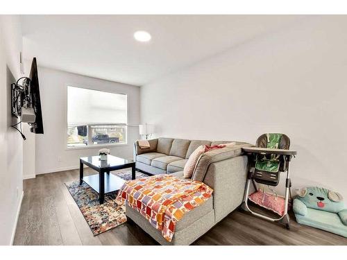 28 Edith Gate Nw, Calgary, AB - Indoor Photo Showing Living Room