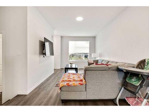 28 Edith Gate Nw, Calgary, AB - Indoor Photo Showing Living Room