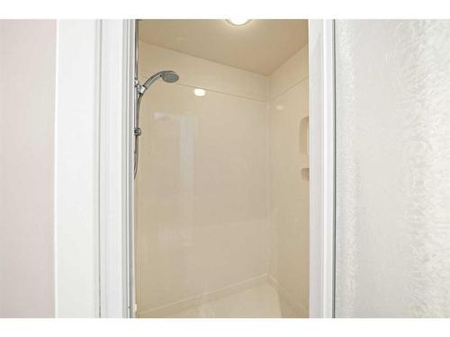 76 Sierra Vista Close Sw, Calgary, AB - Indoor Photo Showing Bathroom