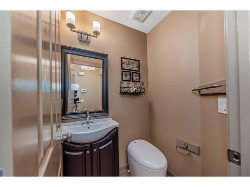 192 Brightondale Close Se, Calgary, AB - Indoor Photo Showing Bathroom