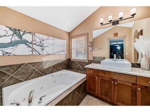 192 Brightondale Close Se, Calgary, AB - Indoor Photo Showing Bathroom