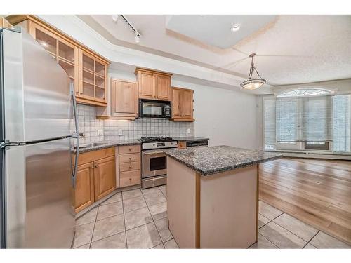 408-1315 12 Avenue Sw, Calgary, AB - Indoor Photo Showing Kitchen With Stainless Steel Kitchen