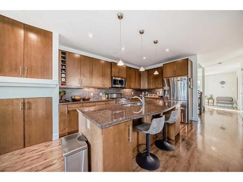 528 31 Street Nw, Calgary, AB - Indoor Photo Showing Kitchen