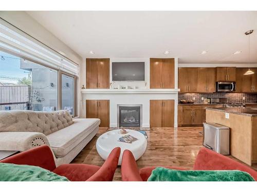 528 31 Street Nw, Calgary, AB - Indoor With Fireplace