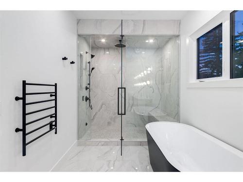 1920 10 Avenue Nw, Calgary, AB - Indoor Photo Showing Bathroom