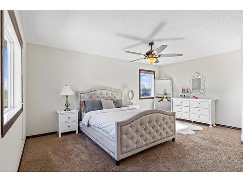 1218 Kingston Crescent Se, Airdrie, AB - Indoor Photo Showing Bedroom