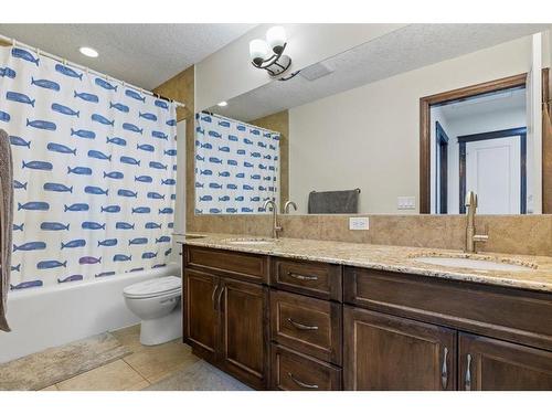 1218 Kingston Crescent Se, Airdrie, AB - Indoor Photo Showing Bathroom