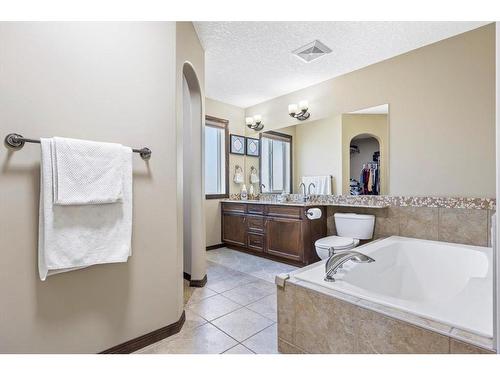 1218 Kingston Crescent Se, Airdrie, AB - Indoor Photo Showing Bathroom