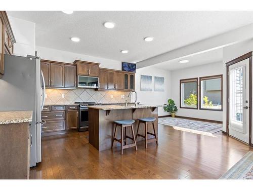 1218 Kingston Crescent Se, Airdrie, AB - Indoor Photo Showing Kitchen With Upgraded Kitchen