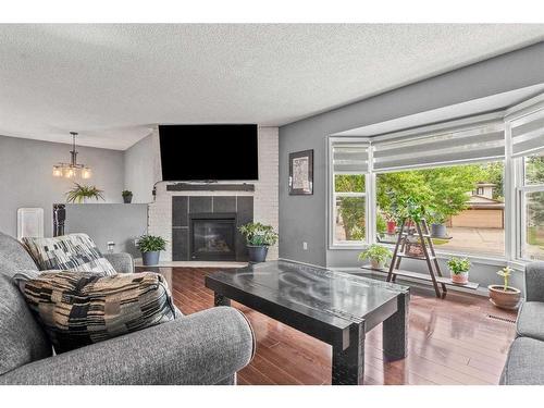 31 Woodglen Road Sw, Calgary, AB - Indoor Photo Showing Living Room With Fireplace