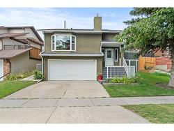 31 Woodglen Road SW Calgary, AB T2W 4N8