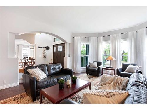 84 Hawkside Road Nw, Calgary, AB - Indoor Photo Showing Living Room