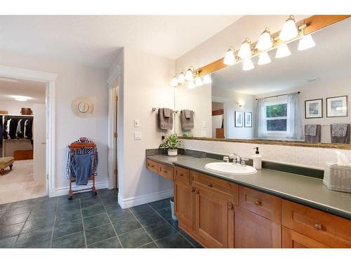 84 Hawkside Road Nw, Calgary, AB - Indoor Photo Showing Bathroom