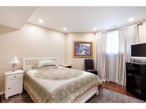 84 Hawkside Road Nw, Calgary, AB - Indoor Photo Showing Bedroom