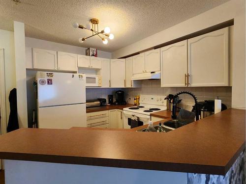 1118-950 Arbour Lake Road Nw, Calgary, AB - Indoor Photo Showing Kitchen With Double Sink