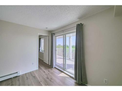 1407-17 Country Village Bay Ne, Calgary, AB - Indoor Photo Showing Other Room