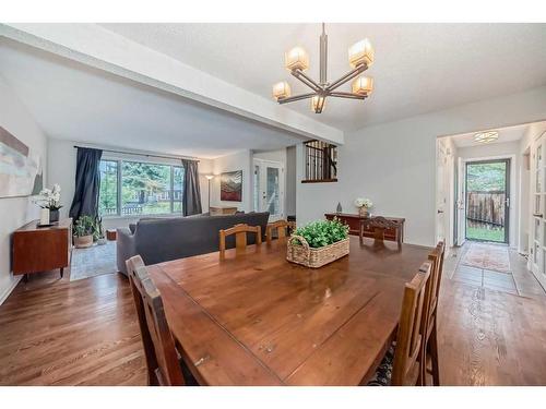 440 Parkview Crescent Se, Calgary, AB - Indoor Photo Showing Dining Room