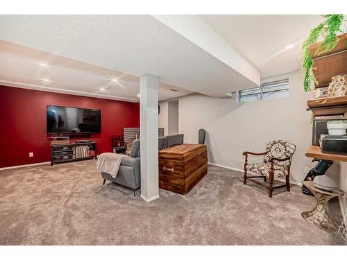 440 Parkview Crescent Se, Calgary, AB - Indoor