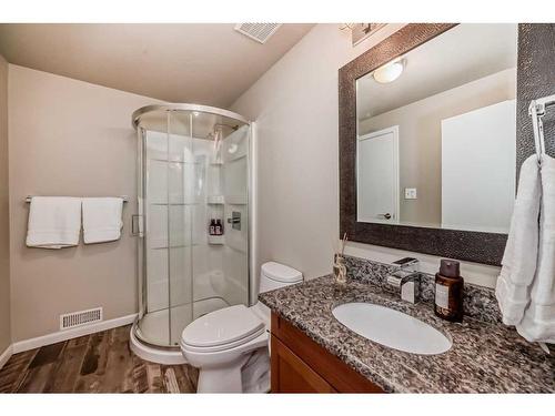 440 Parkview Crescent Se, Calgary, AB - Indoor Photo Showing Bathroom