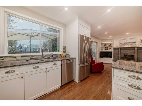 440 Parkview Crescent Se, Calgary, AB - Indoor Photo Showing Kitchen With Double Sink