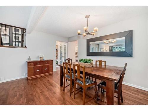 440 Parkview Crescent Se, Calgary, AB - Indoor Photo Showing Dining Room