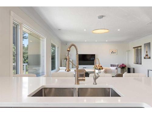 1720 Suffolk Street, Calgary, AB - Indoor Photo Showing Kitchen With Double Sink