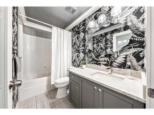 2308-24 Hemlock Crescent Sw, Calgary, AB - Indoor Photo Showing Bathroom