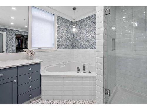 2308-24 Hemlock Crescent Sw, Calgary, AB - Indoor Photo Showing Bathroom