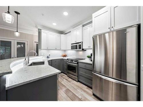 2308-24 Hemlock Crescent Sw, Calgary, AB - Indoor Photo Showing Kitchen With Double Sink With Upgraded Kitchen