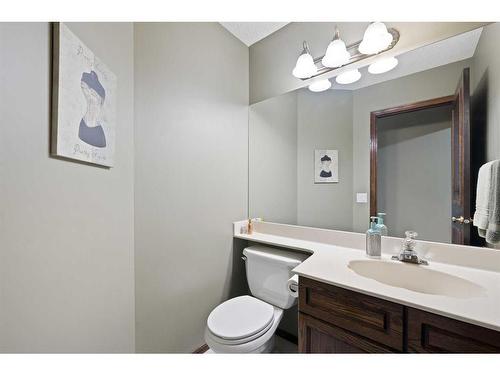 160 Douglas Woods Grove Se, Calgary, AB - Indoor Photo Showing Bathroom