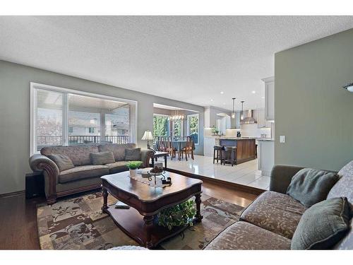 160 Douglas Woods Grove Se, Calgary, AB - Indoor Photo Showing Living Room