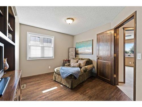 160 Douglas Woods Grove Se, Calgary, AB - Indoor Photo Showing Bedroom