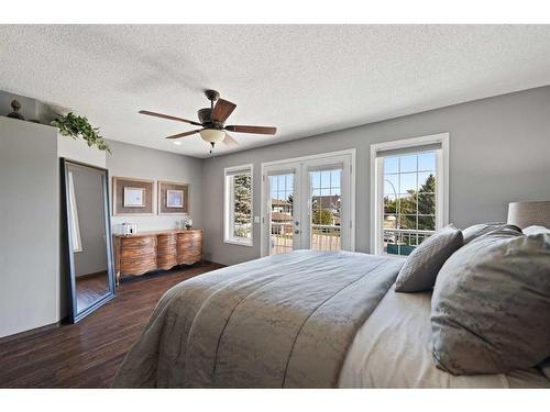 160 Douglas Woods Grove Se, Calgary, AB - Indoor Photo Showing Bedroom