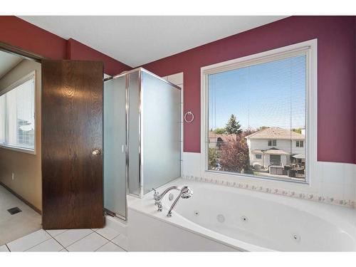 160 Douglas Woods Grove Se, Calgary, AB - Indoor Photo Showing Bathroom