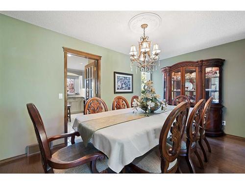 160 Douglas Woods Grove Se, Calgary, AB - Indoor Photo Showing Dining Room