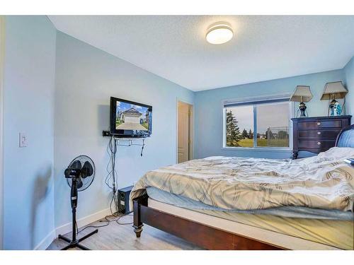 46 Anaheim Place Ne, Calgary, AB - Indoor Photo Showing Bedroom