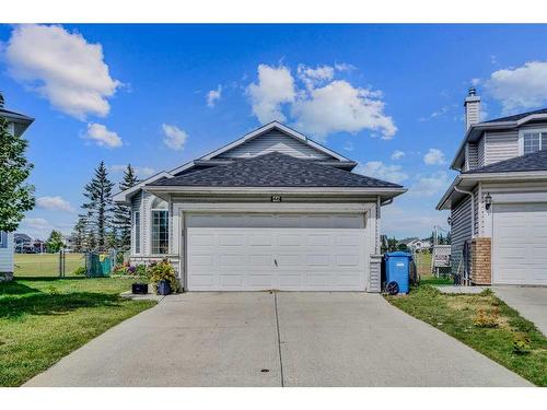 46 Anaheim Place Ne, Calgary, AB - Outdoor