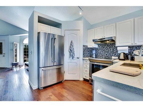 46 Anaheim Place Ne, Calgary, AB - Indoor Photo Showing Kitchen