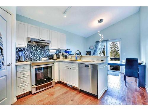 46 Anaheim Place Ne, Calgary, AB - Indoor Photo Showing Kitchen