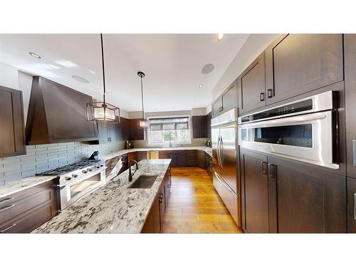 4628 Montgomery Avenue Nw, Calgary, AB - Indoor Photo Showing Kitchen With Upgraded Kitchen