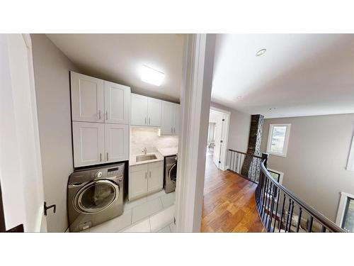 4628 Montgomery Avenue Nw, Calgary, AB - Indoor Photo Showing Laundry Room