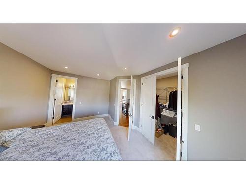 4628 Montgomery Avenue Nw, Calgary, AB - Indoor Photo Showing Other Room