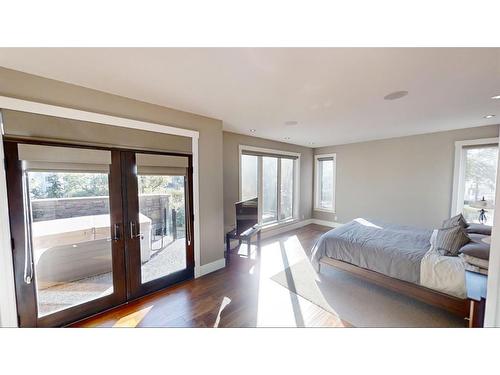 4628 Montgomery Avenue Nw, Calgary, AB - Indoor Photo Showing Bedroom