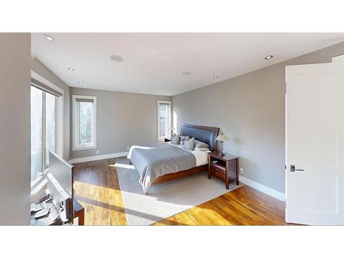 4628 Montgomery Avenue Nw, Calgary, AB - Indoor Photo Showing Bedroom