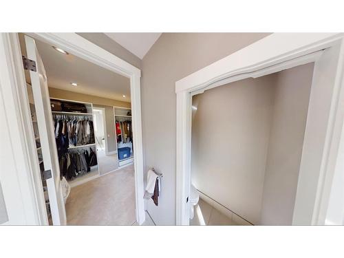 4628 Montgomery Avenue Nw, Calgary, AB - Indoor