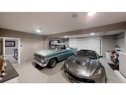 4628 Montgomery Avenue Nw, Calgary, AB - Indoor Photo Showing Garage