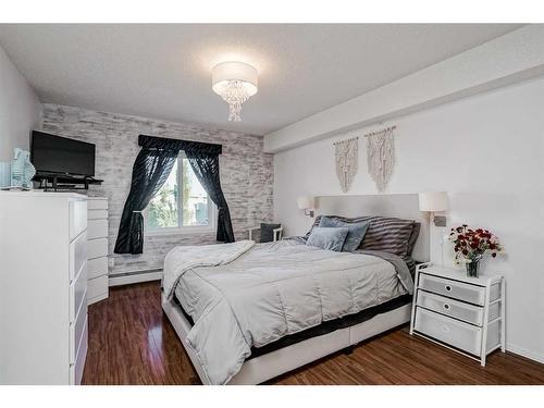 4407-1620 70 Street Se, Calgary, AB - Indoor Photo Showing Bedroom