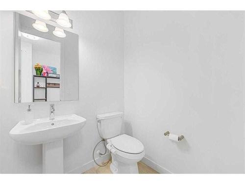 273 Ambleside Avenue Nw, Calgary, AB - Indoor Photo Showing Bathroom