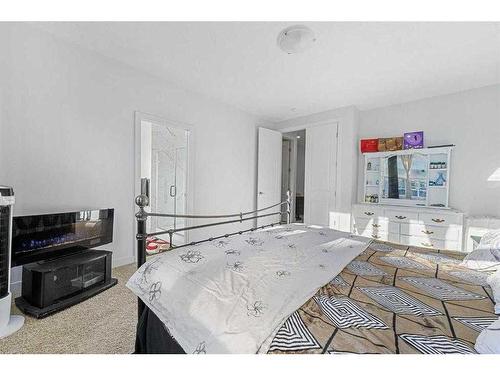 273 Ambleside Avenue Nw, Calgary, AB - Indoor Photo Showing Bedroom