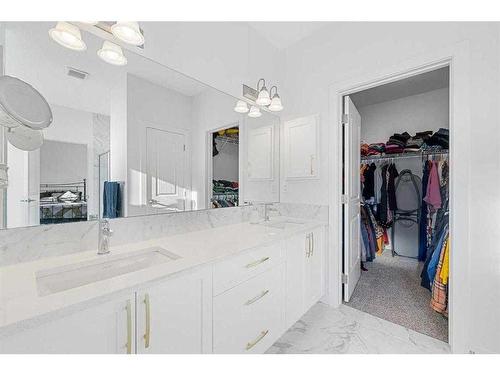 273 Ambleside Avenue Nw, Calgary, AB - Indoor Photo Showing Bathroom